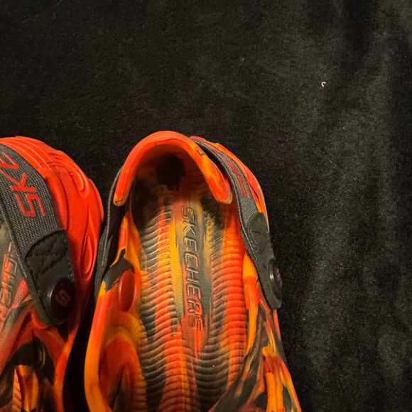 🔥 Skechers Foamies Flame Slip-On Clogs – Kids Size 12/1 . Like NEW! - Picture 5 of 11